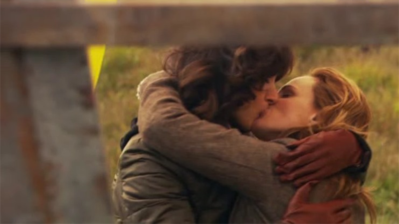 Jodie and Bette kiss