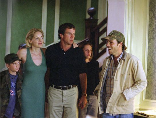 the family in Cold Creek manor
