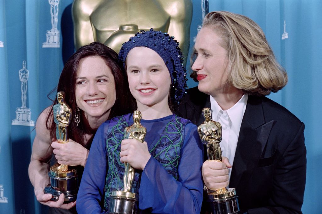 US actress Holly Hunter (L), New Zealand's director Jane Campion (R) and actress Anna Paquin pose with their Oscars during the 66th Annual Academy Awards ceremony after winning respectively the awards for best actress, best original screenplay and best supporting actress for the movie "The Piano" in Los Angeles on March 21, 1994. (Photo by Timothy A. CLARY / AFP) (Photo by TIMOTHY A. CLARY/AFP via Getty Images)