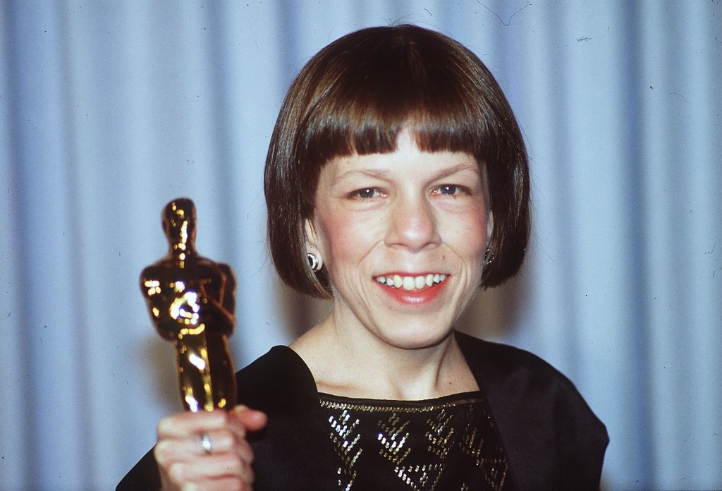 Linda Hunt winning an Oscar