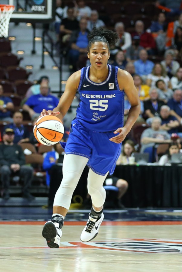 UNCASVILLE, CT - JUNE 15: Connecticut Sun forward Alyssa Thomas (25) in action during a WNBA game between Atlanta Dream and Connecticut Sun on June 15, 2023, at Mohegan Sun Arena in Uncasville, CT. (Photo by M. Anthony Nesmith/Icon Sportswire via Getty Images)