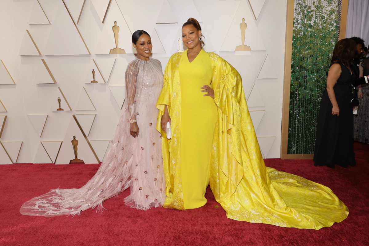  Queen Latifah with her partner Eboni Nicolson the red carpet together