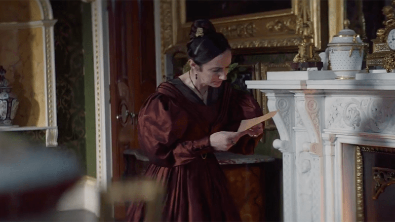 Mariana reads Anne's letter
