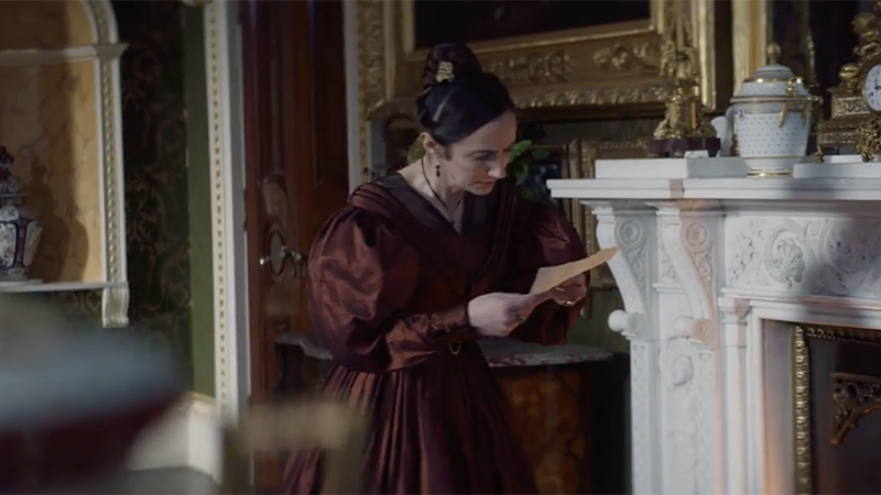 Mariana reads Anne's letter