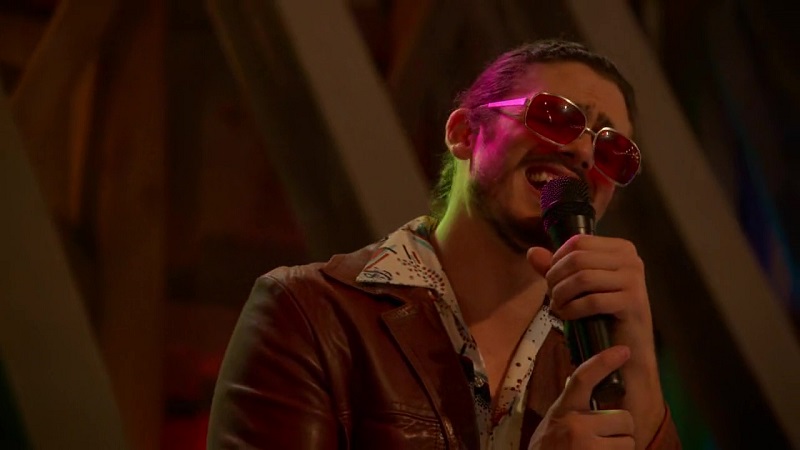 Dressed as Tyler Durden from Fight Club, Gael performs karaoke.