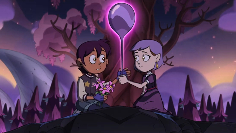 Luz and Amity hold a balloon together