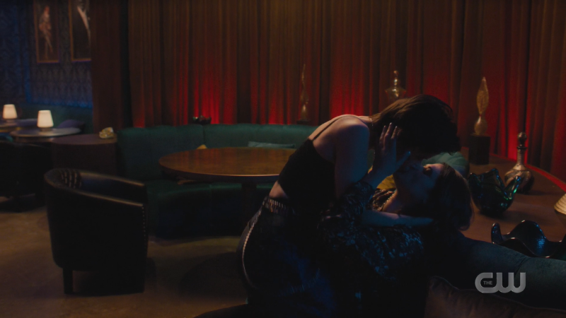 Roxy and Mel making out