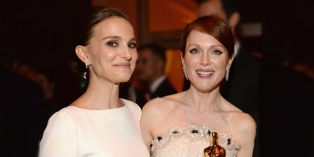 Natalie Portman and Julianne Moore pose together with Moore's Oscar in 2015