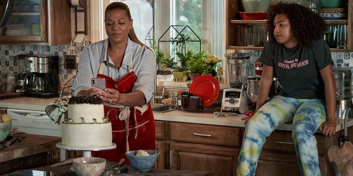 Queen Latifah and Jordan Hull in the kitchen on the set of Hustle