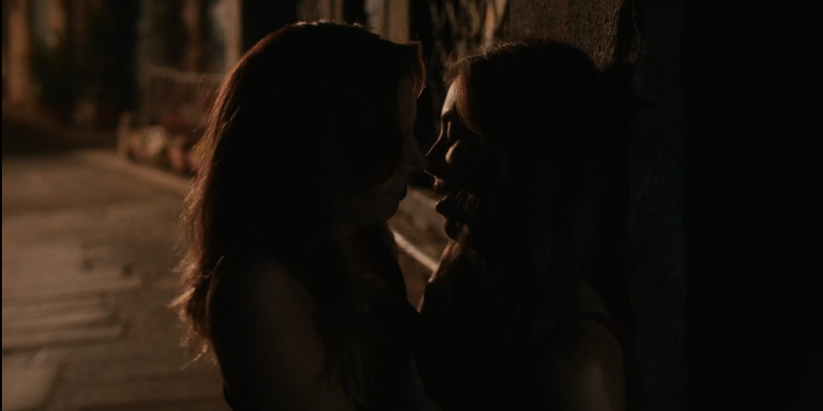 Aubrey and alison kissing in an alley