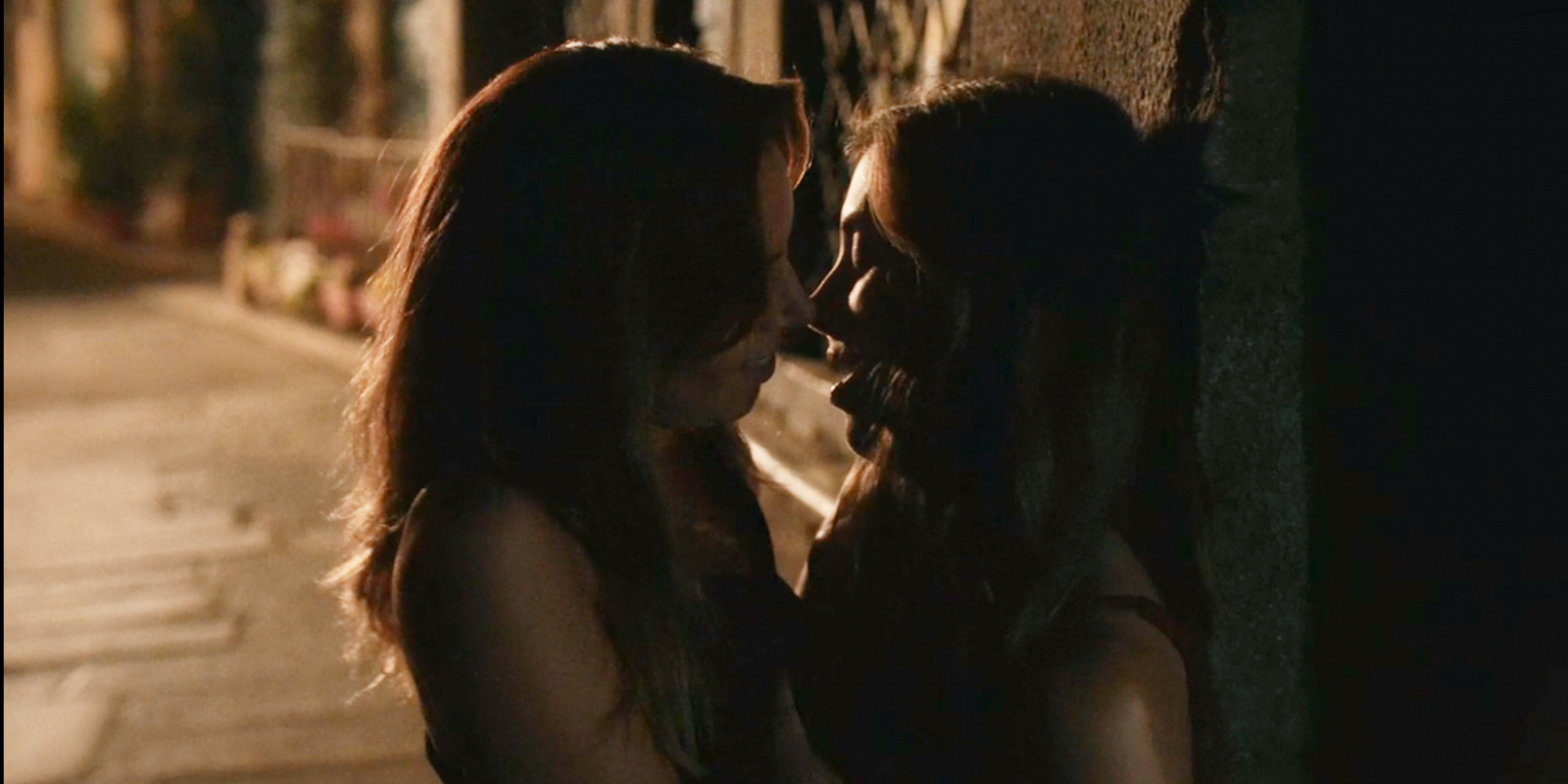 Aubrey Plaza and Allison Brie kissing in Spin Me Round