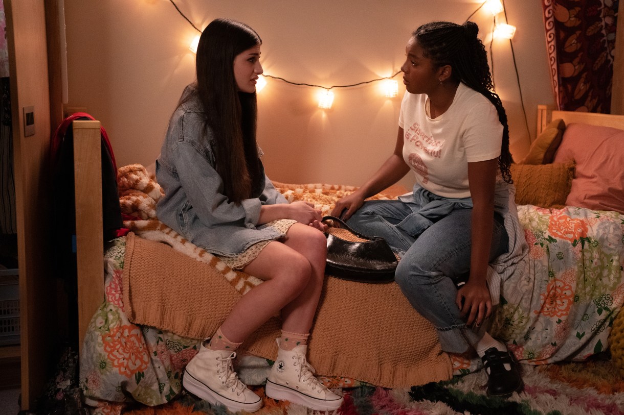 (L-R): Sophie Giannamore as Jordi and Jordan Hull as Angie in THE L WORD: GENERATION Q, "Last Year". Photo Credit: Nicole Wilder/SHOWTIME.