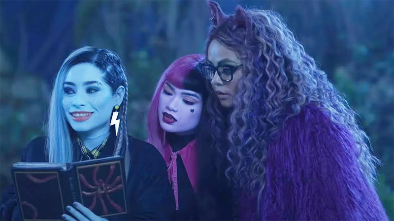 Is Abbey Bominable Transgender? Fans Speculate About Monster High Character's Gender And Sexuality – Sdlgbtn