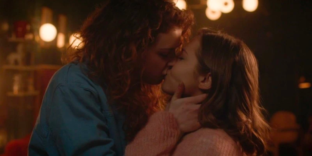 Vampire Academy: Meredith gently holds Mia's face as she kisses her gently because vampires are gay