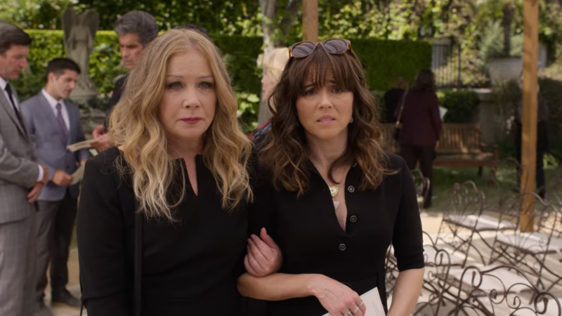 Netflix's 'Dead to Me' Review - Christina Applegate Perfects On