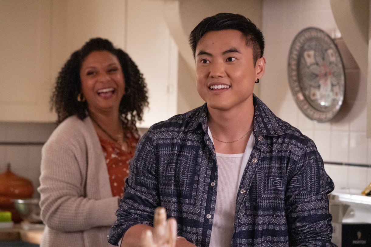 (L-R): Sofie Calderon as Virginia and Leo Sheng as Micah in THE L WORD: GENERATION Q, "Quality Family Time". Photo Credit: Isabella Vosmikova/SHOWTIME.
