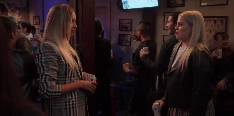 Leighton confronts her eviler twin, Tatum, at the Theta Party. They are both carrying the same drink and wearing similar tartan prints (Tatum on her blazer, Leighton on her skirt).
