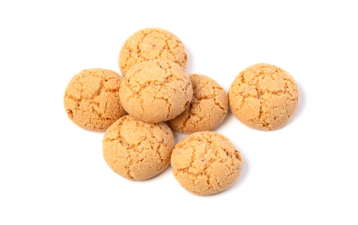 Amaretti cookies