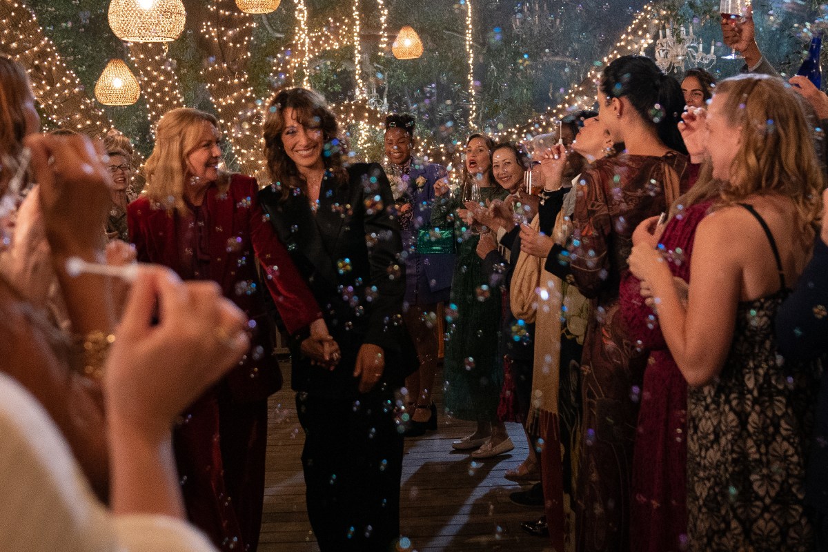 (L-R): Laurel Holloman as Tina, Jennifer Beals as Bette and Jordan Hull as Angie in THE L WORD: GENERATION Q, "Looking Ahead". Photo Credit: Isabella Vosmikova/SHOWTIME.