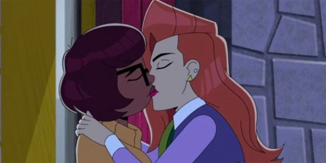 Velma and Daphne kiss