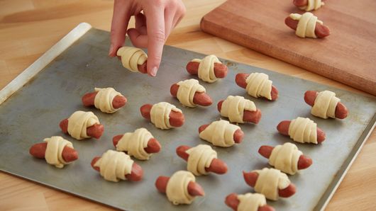 A baking tray of pigs in blankets