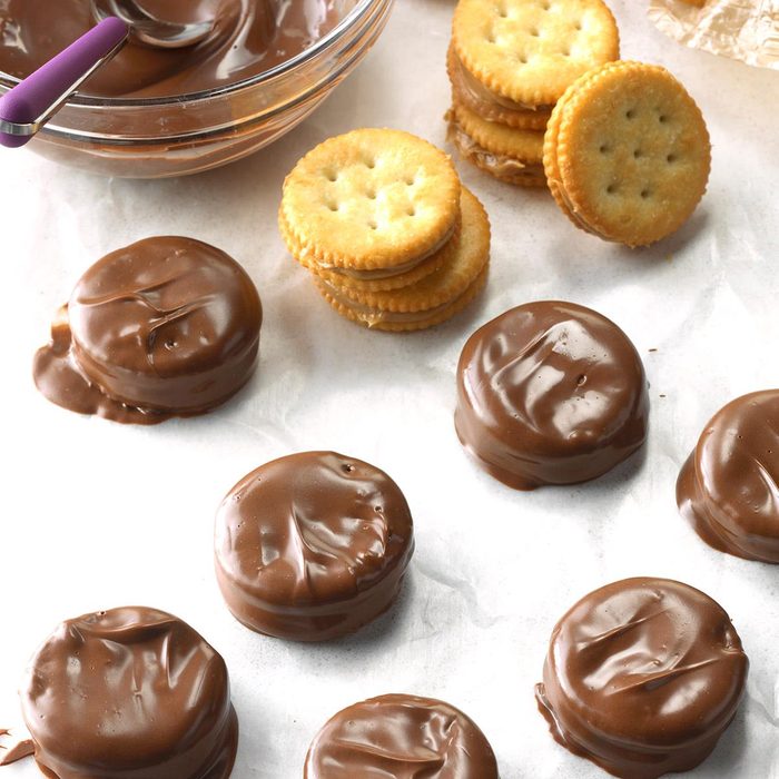 ritz crackers covered in chocolate