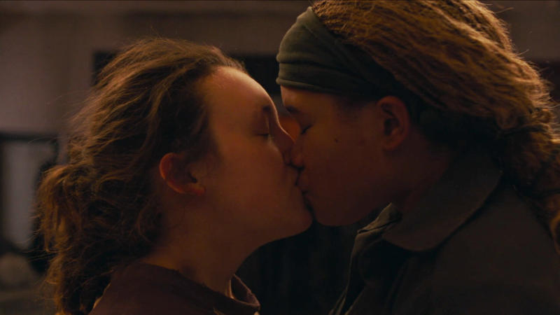 The Last of Us: Ellie and Riley kiss in the mall 