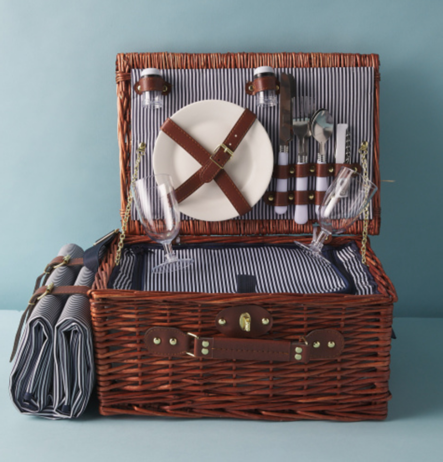 a picnic basket