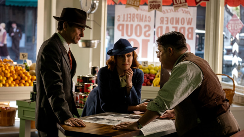 Mason and Della talk to a grocery story owner they're representing in court. 