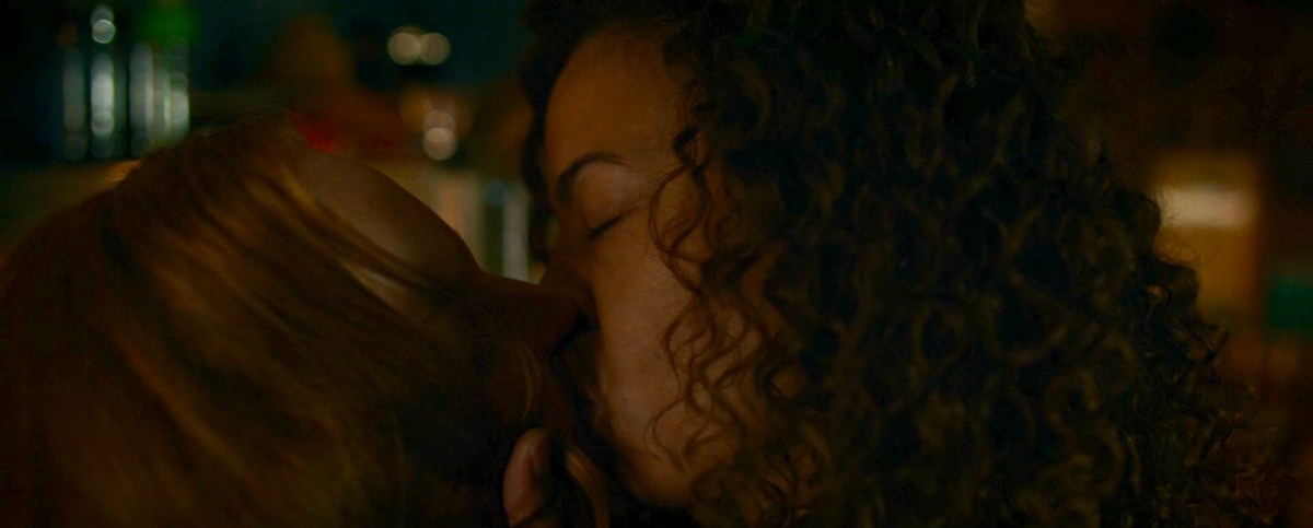 Van and Taissa kiss