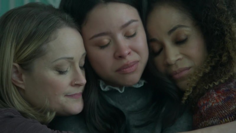 It's a Mama Sandwich! Mariana's face is sandwiched between Stef on the left and Lena on the right. 