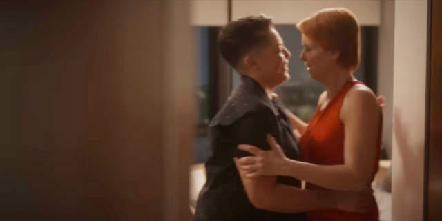 Che and Miranda kiss in the season two trailer for And Just Like That