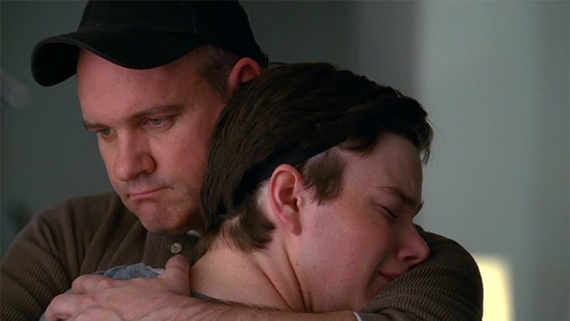 Burt hugs Kurt on Glee