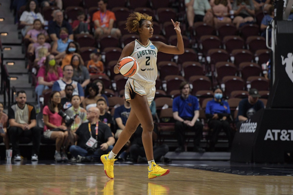 UNCASVILLE, CT - JULY 19: New York Liberty guard DiDi Richards (2) calls a play as she brings the ball up the court during the WNBA game between the New York Liberty and the Connecticut Sun on July 19, 2022, at Mohegan Sun Arena in Uncasville, CT. 