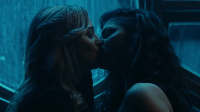 Gotham Knights: Stephanie and Harper kiss