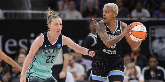 New York Liberty guard Courtney Vandersloot (22) guards Chicago Sky guard Courtney Williams (10) during a WNBA game between the New York Liberty and the Chicago Sky