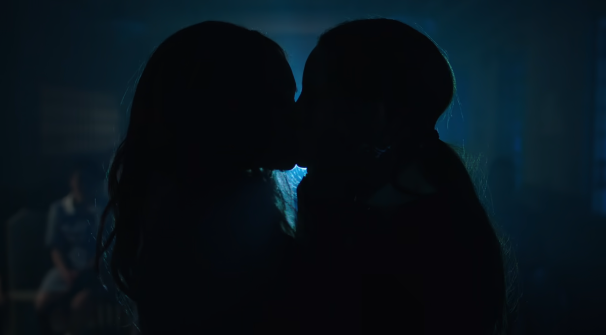 Toni and Cheryl kiss in Riverdale