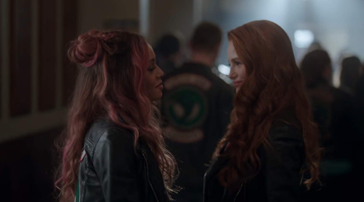 Toni and Cheryl talk in a hall in Riverdale.