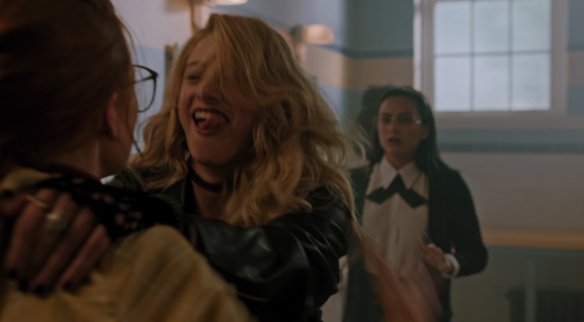 Young Alice beating up Young Penelope in Riverdale