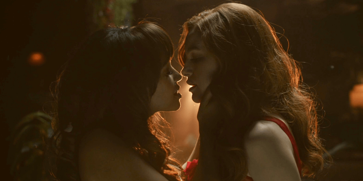 Toni and Cheryl kiss in Riverdale