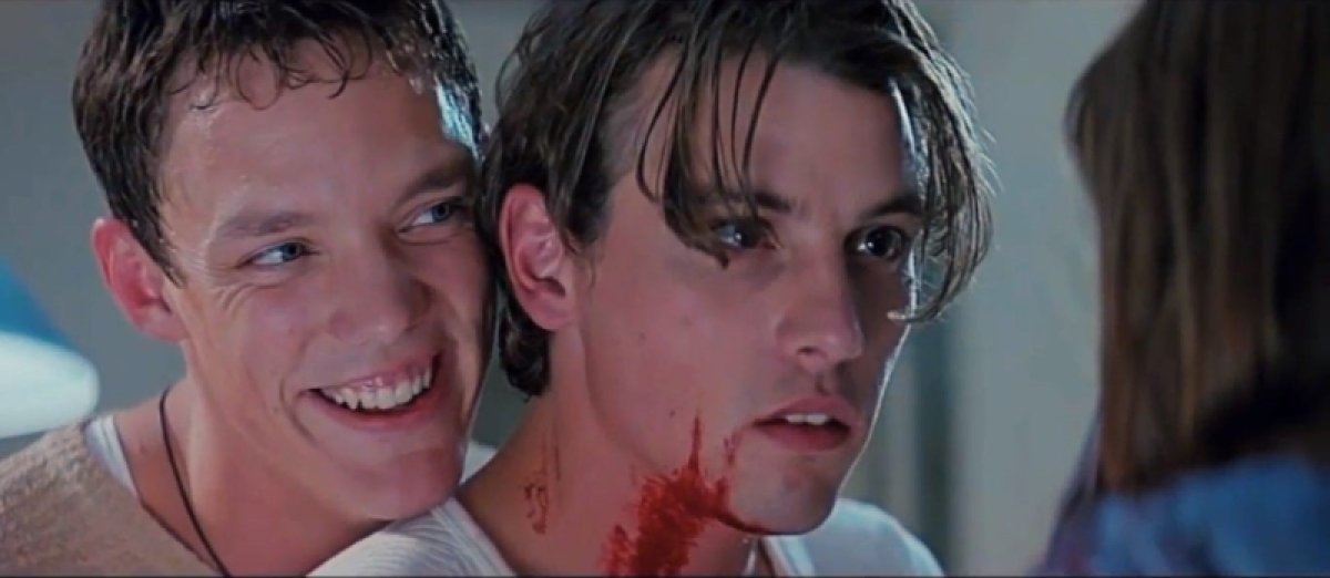 Stu and Billy covered in blood in the first Scream movie
