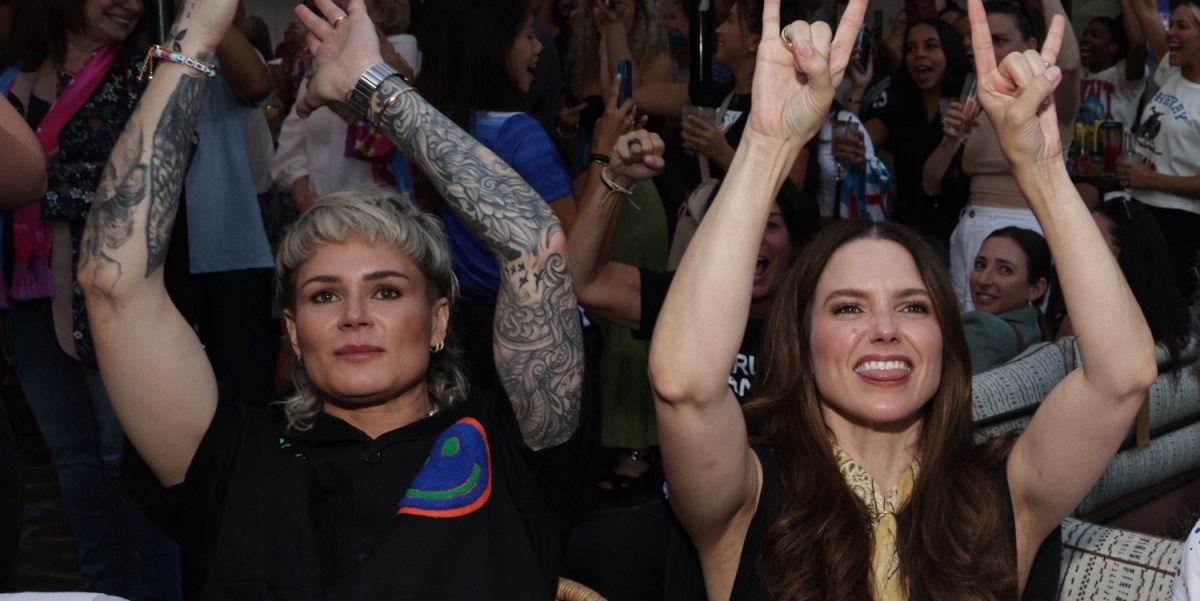 ashlyn harris and sophia bush clapping 