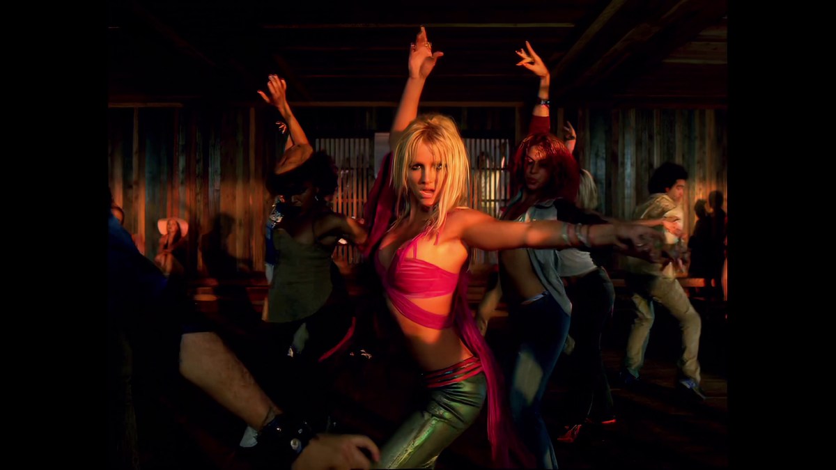 britney spears dancing in "i'm a slave 4 u"