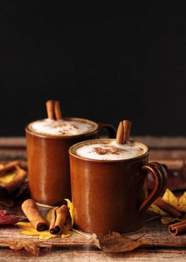two mugs of maple cinnamon latte
