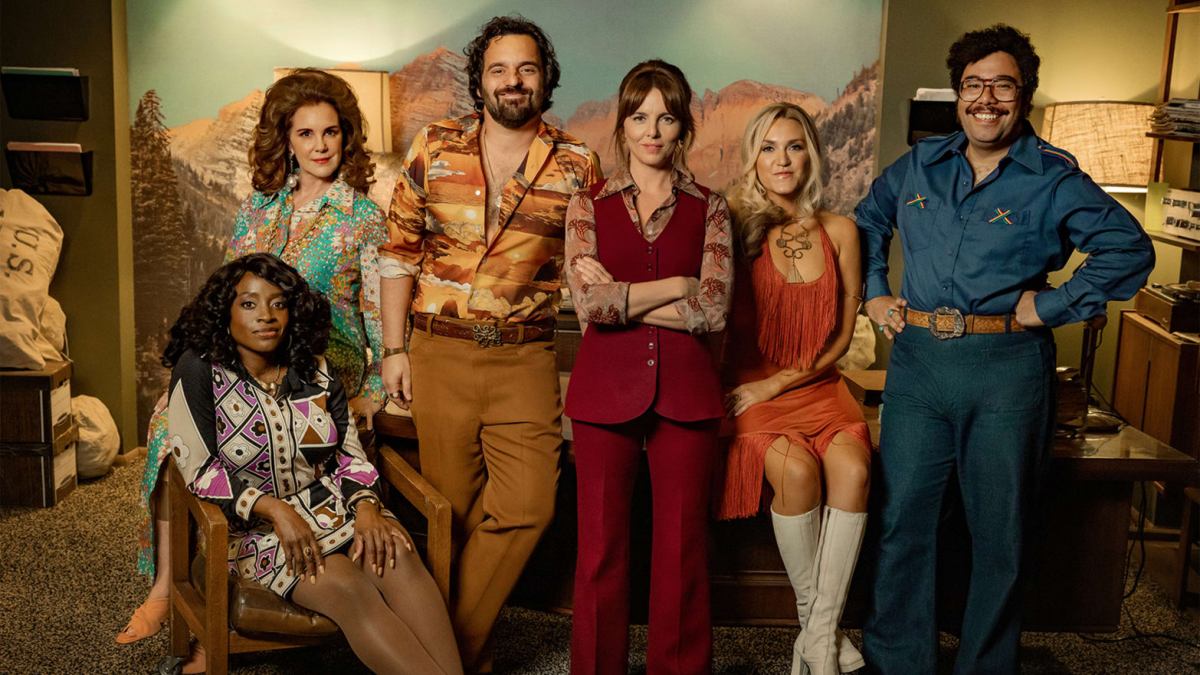 the cast of minx dressed in their 70s clothes