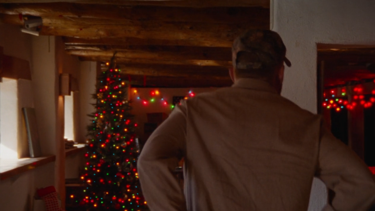 Dwayne walks into a bar in How To Blow Up a Pipeline and it's decorated for Christmas