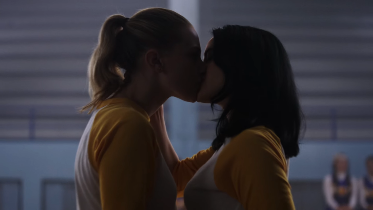 Betty and Veronica kiss