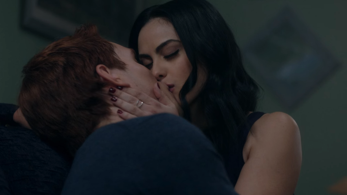 Veronica kisses Archie