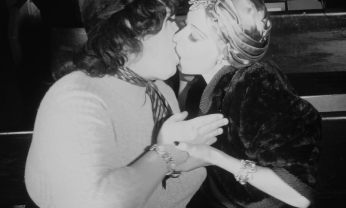 Multiple Maniacs sex scene: Divine and Mink kiss