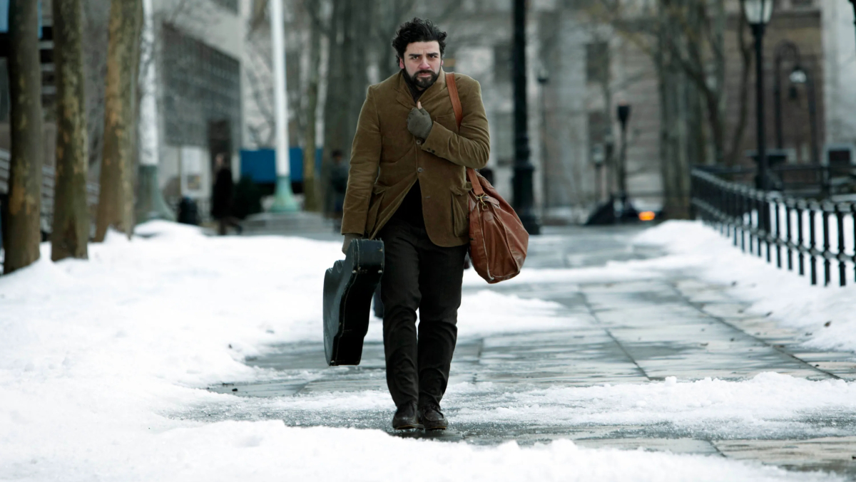 Oscar Isaac walks in the cold in Inside Llewyn Davis